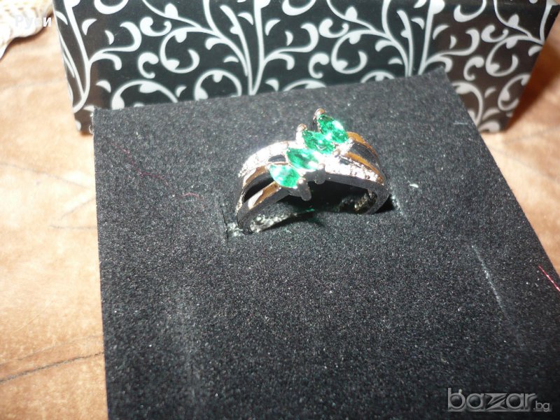 Пръстен сребърно покритие с 4 зелени кристали, снимка 1