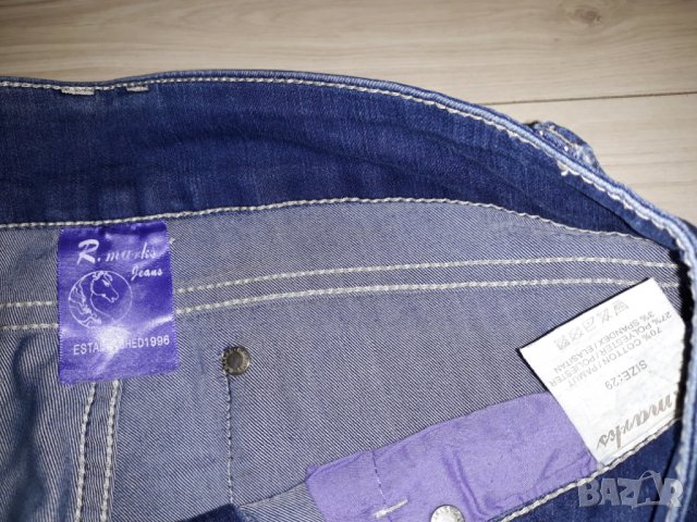 Тъмносини дамски дънки марка R.Marks със сини камъчета на джобовете, снимка 2 - Дънки - 23815344