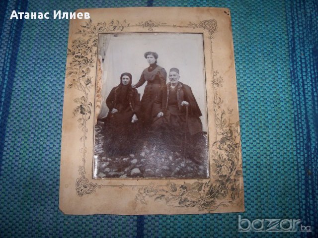 Стара фотография на българско семейство, снимка 1 - Антикварни и старинни предмети - 13519519