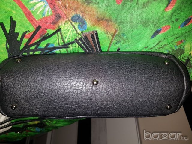 Черна кожена чанта с ресни, снимка 8 - Чанти - 19898687