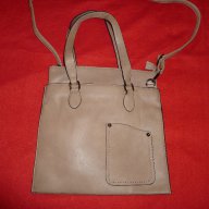 Италианска чанта - твърда - бежова - ПОСЛЕДНО НАМАЛЕНИЕ, снимка 1 - Чанти - 16642911