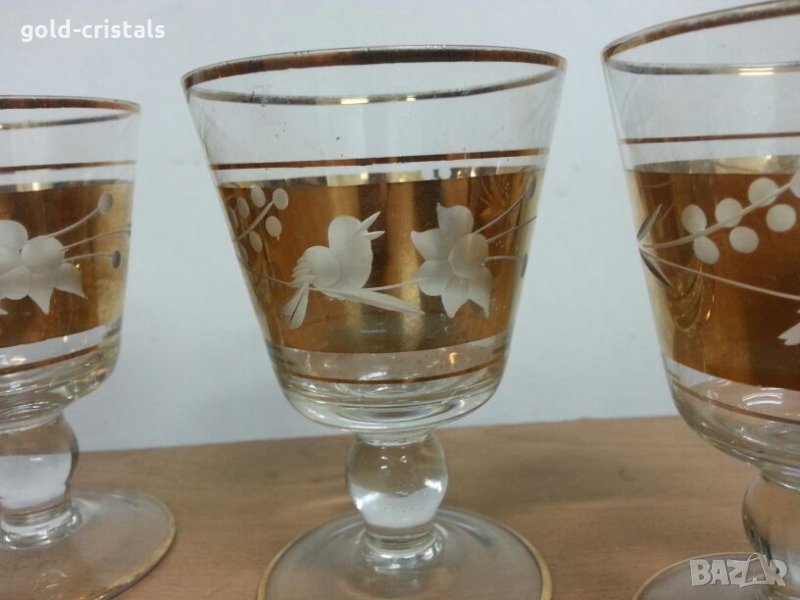 Стари стъклени чаши  с позлата и гравирани , снимка 1