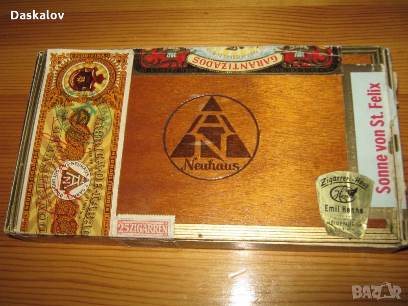 Продавам вкаменелости в дървена кутия, снимка 1