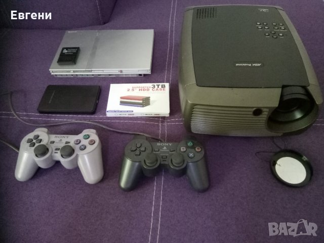 PS2 PlayStation 2 , 70 игрис хард диск ,2 джойстика , мултимедиен проектор Хакната 