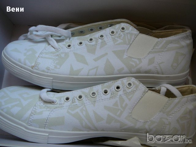 Гуменки Umbro-43 номер , снимка 2 - Маратонки - 11223097