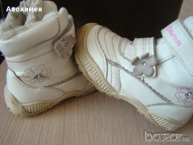 Бели боти / ботушки за зимата на APAWWA - ест. кожа, н. 25, снимка 2 - Детски боти и ботуши - 12115282