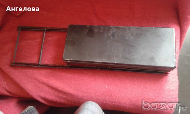 Метална етажерка