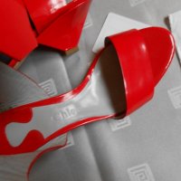 Дамски  червени сандали Chloé 100 % кожа ,100 % оригинални , снимка 3 - Сандали - 18710549