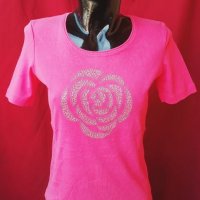 Розова еластична тениска със сребристи камъчета цвете М, снимка 1 - Тениски - 22461366