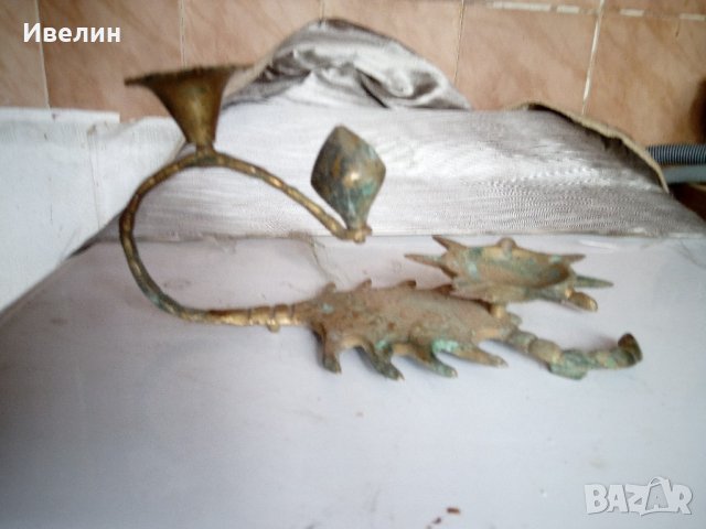 месингов свещник-скорпион, снимка 1 - Антикварни и старинни предмети - 21821587