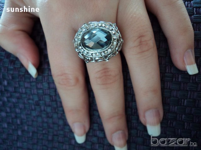 Сребрист пръстен с камък и елементи Сваровски, снимка 1 - Пръстени - 10083468