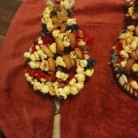 Традиционни ръчно изработени сурвачки от дрян с вълна, естествени материали и сушени плодове., снимка 9 - Други - 16872520