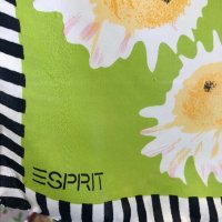 Красив шал ESPRIT,82 на 82см, снимка 4 - Шапки - 26101488