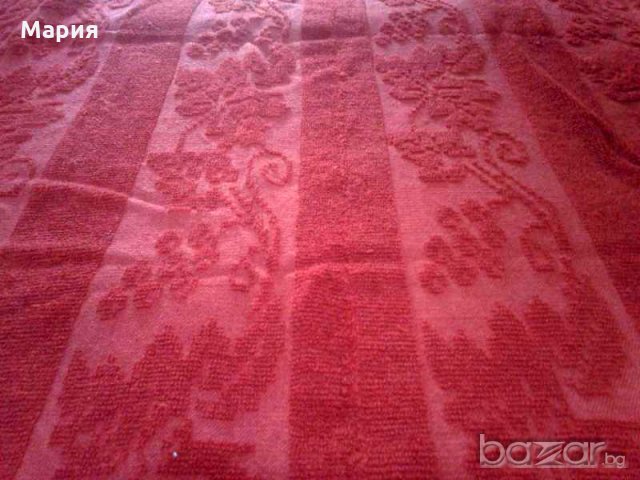 Червена кувертюра, снимка 2 - Покривки за легло - 19152501