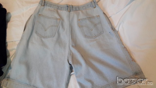  Дамски къс дънков панталон с апликация М-L, снимка 2 - Къси панталони и бермуди - 18566219