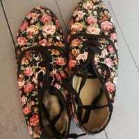 Обувчици на цветя, снимка 1 - Дамски ежедневни обувки - 19305029