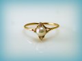 златен пръстен с бяла  перла и 2 бр. цирконии 1.05 грама/№52.5, снимка 2