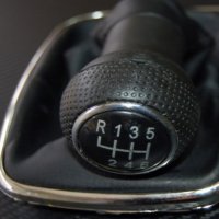 Топка + маншон за скоростен лост VW GOLF 4, снимка 2 - Аксесоари и консумативи - 23987469