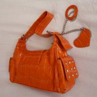 НОВА Дамска чанта Оранж с лак релеф за през рамо - Внос, снимка 10 - Чанти - 23487394