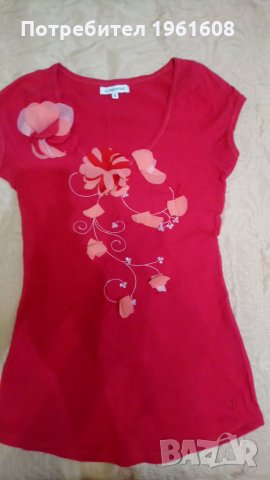 Червена блуза с цветя, снимка 1 - Тениски - 25692352