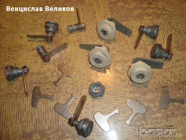 Брави за табла