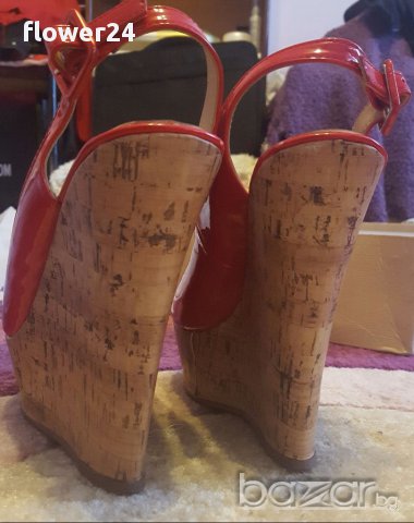 Червени сандали, Christian Louboutin, снимка 3 - Сандали - 17871894