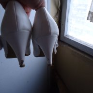 бели обувки с ток, снимка 4 - Дамски боти - 16959495