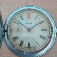 Руски джобен часовник Molnija, снимка 1 - Антикварни и старинни предмети - 20376929