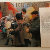 Албум снимки от събития в Русия през 90-те, снимка 1 - Антикварни и старинни предмети - 25190029