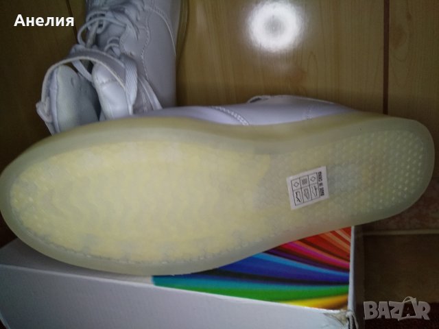 НОВИ Дамски светещи маратонки с лед светлини в подметката, снимка 13 - Маратонки - 24337724