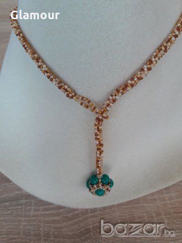 Колие от зелен хаулит и мъниста