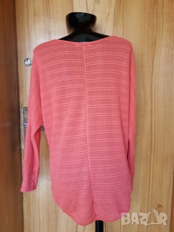 А-образна коралова блуза на дупки М/Л, снимка 2 - Блузи с дълъг ръкав и пуловери - 25137711
