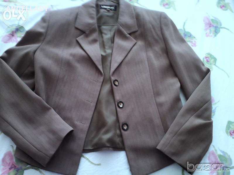 Продавам дамски костюм в кафяво, снимка 1