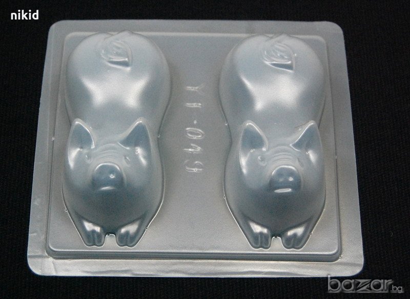 2 прасета прасе пластмасова готварска форма поликарбонат фондан шоколад гипс сапун бонбони, снимка 1