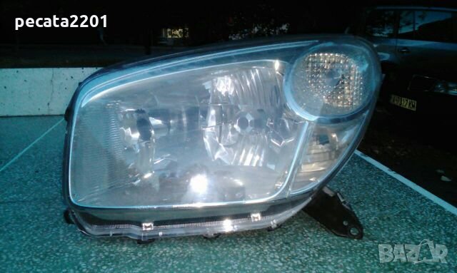 Продавам - оригинален ляв фар за Toyota RAV 4 , снимка 1