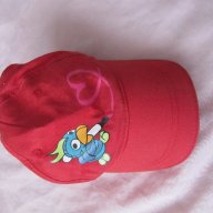 Червена шапка с козирка, снимка 1 - Шапки, шалове и ръкавици - 18589285
