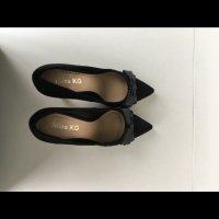 Елегантни черни велурени обувки Kurt Geiger номер 37 и номер 40, снимка 6 - Дамски обувки на ток - 24280076