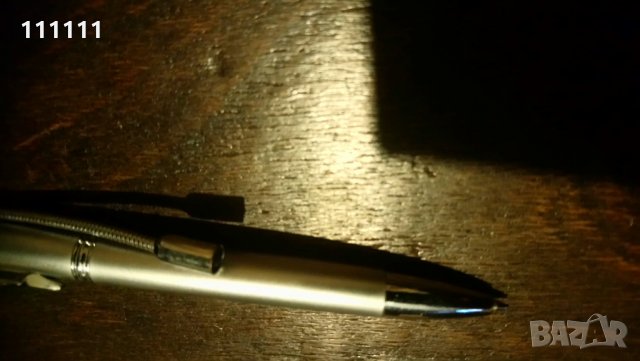 Химикалка пишеща с невидимо мастило и с фенерче за четене на невидимото  мастило