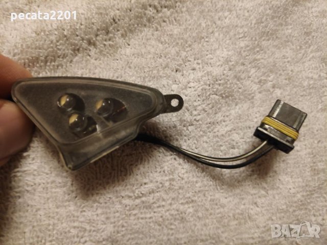 Продавам - оригинален плафон осветление ляво огледало за Ауди А8, снимка 2 - Части - 25155689