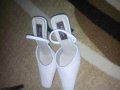 Елегантни бели летни обувки