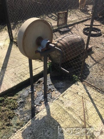 много старо и голямо точило за ножове със стойка, снимка 2 - Антикварни и старинни предмети - 21016605