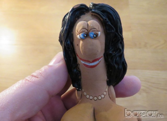 Керамична фигурка - Една  българска с големи гърди  18 + , еротика