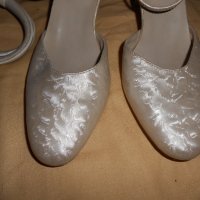 Дамски бели обувки сатен , снимка 7 - Дамски обувки на ток - 19670099