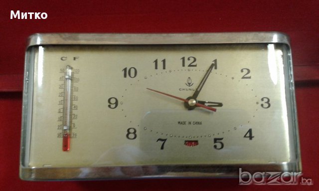 Часовник механичен  с термометър стар - Китай