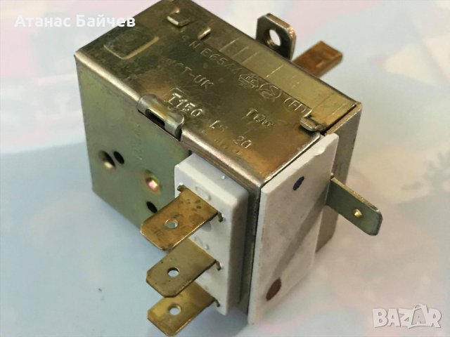 Продавам  ел.  части  от пералня Индезит  Ит. = 10  лв.