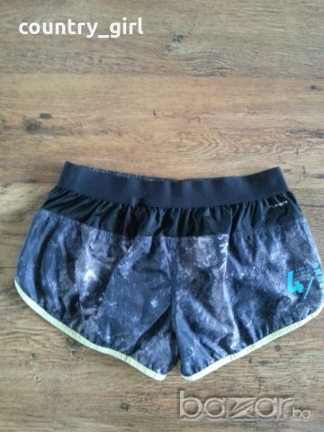 Reebok - страхотни дамски къси панталонки, снимка 6 - Къси панталони и бермуди - 18428787