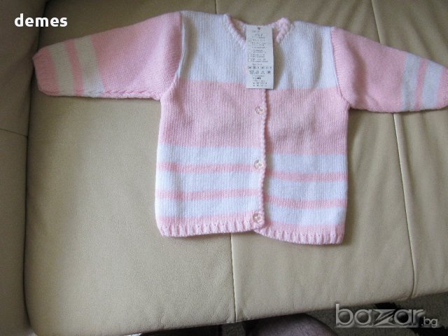 Прекрасна машинно плетена жилетка в бяло и розово размер 30, нова