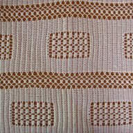 Ръчно плетена покривка, снимка 2 - Покривки за маси - 7827598
