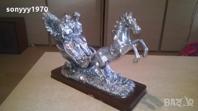 кон с младоженци-красива тежка фигура-32х23х12см, снимка 3 - Антикварни и старинни предмети - 24715471