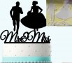 #2 Бягащи младоженци надпис Mr &Mrs черен бял твърд топер украса сватбена торта сватба декор, снимка 1